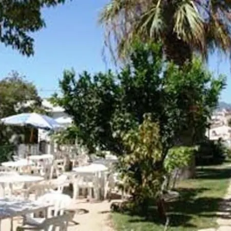 Casa Torrent Konukevi *